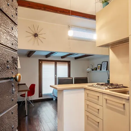 Ad Un Passo Da Piazza Di Pietra - Mini House Rome