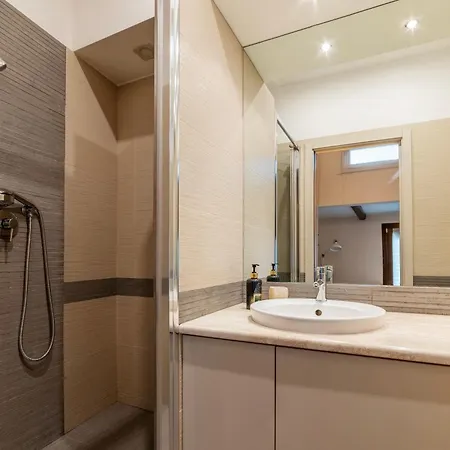 Ad Un Passo Da Piazza Di Pietra - Mini House Apartment